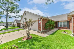 3327 S Country Meadows Ln, Pearland, TX 77584 - Photo 2