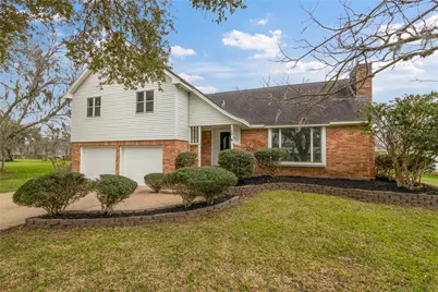 108 Woodland Road, Lake Jackson, TX 77566 - Photo 2