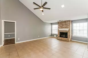 1706 Hamlin Valley Dr, Houston, TX 77090 - Photo 2
