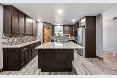 9739 Cherokee Street, Baytown, TX 77521 - Photo 8