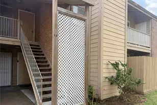 10211 Sugar Branch Dr, Houston, TX 77036 - Photo 12