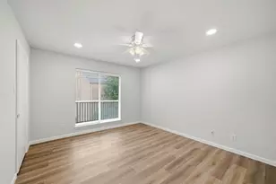 10211 Sugar Branch Dr, Houston, TX 77036 - Photo 6