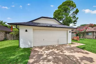 10814 Parkland Woods Dr, Sugar Land, TX 77498 - Photo 16