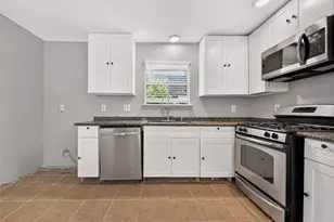 10814 Parkland Woods Dr, Sugar Land, TX 77498 - Photo 14