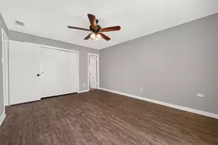 10814 Parkland Woods Dr, Sugar Land, TX 77498 - Photo 14