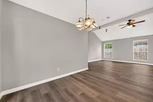 10814 Parkland Woods Dr, Sugar Land, TX 77498 - Photo 4