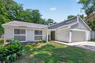 1 Still Glen Ct, The Woodlands, TX 77381 - Photo 2