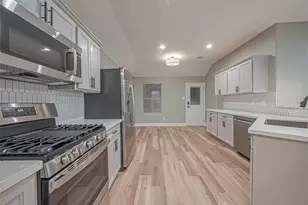 2 Garden Lodge Pl, The Woodlands, TX 77382 - Photo 1