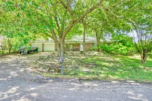 309 Heath Ave, Madisonville, TX 77864 - Photo 1