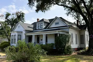 303 E Austin Street E, Bellville, TX 77418 - Photo 2