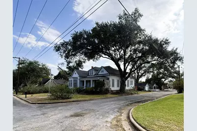 303 E Austin Street E, Bellville, TX 77418 - Photo 36