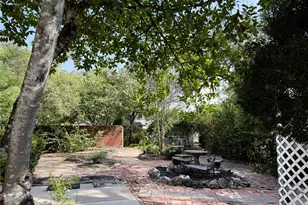 303 E Austin Street E, Bellville, TX 77418 - Photo 4