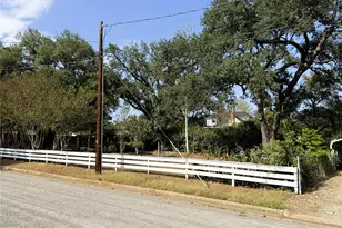 303 E Austin Street E, Bellville, TX 77418 - Photo 8