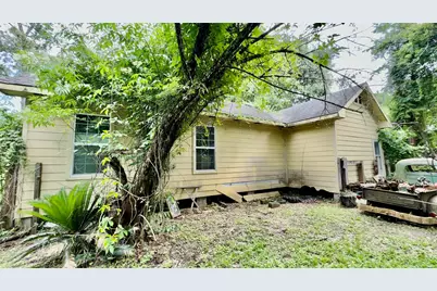 405 E Waring Street, Dayton, TX 77535 - Photo 8
