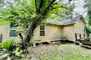 405 E Waring St, Dayton, TX 77535 - Photo 8