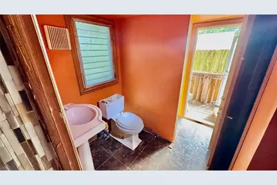 405 E Waring Street, Dayton, TX 77535 - Photo 24