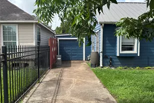 5738 Newport St, Houston, TX 77023 - Photo 4