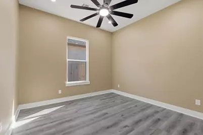 800 S 1st Street, La Porte, TX 77571 - Photo 12