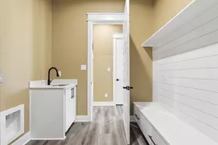 800 S 1st St, La Porte, TX 77571 - Photo 14