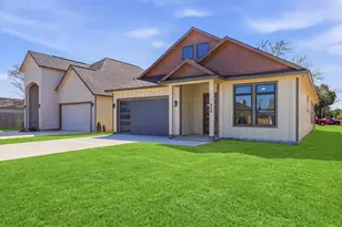 800 S 1st St, La Porte, TX 77571 - Photo 1