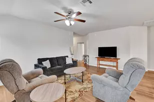 909 Davy St, Brenham, TX 77833 - Photo 8