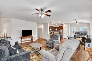 909 Davy St, Brenham, TX 77833 - Photo 6