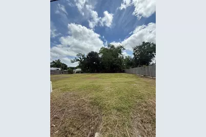 110 S Washington Street, Texas City, TX 77591 - Photo 2