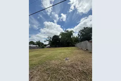 110 S Washington Street, Texas City, TX 77591 - Photo 4