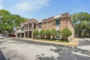 7555 Katy Fwy, Houston, TX 77024 - Photo 26