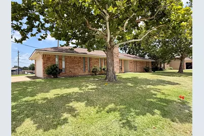 403 Lotus Street, Lake Jackson, TX 77566 - Photo 4
