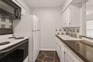 9029 Gaylord St, Houston, TX 77024 - Photo 10