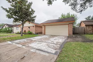 819 Seamaster Dr, Houston, TX 77062 - Photo 2