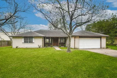 208 Willow Street, Sealy, TX 77474 - Photo 1