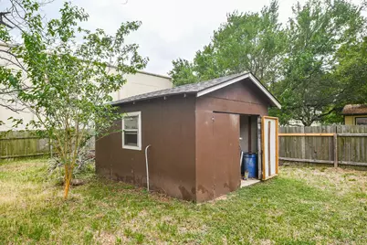 208 Willow Street, Sealy, TX 77474 - Photo 32