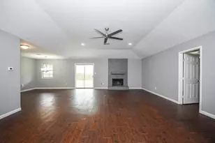 208 Willow St, Sealy, TX 77474 - Photo 6