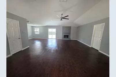 208 Willow Street, Sealy, TX 77474 - Photo 4