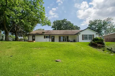 220 Oyster Creek Drive, Lake Jackson, TX 77566 - Photo 20