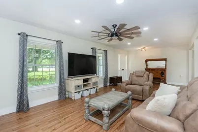 220 Oyster Creek Drive, Lake Jackson, TX 77566 - Photo 2