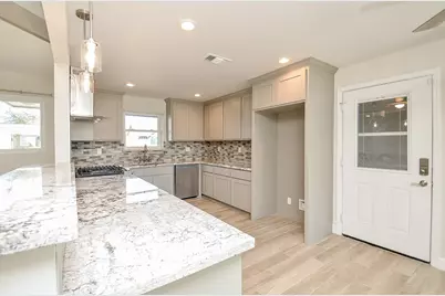 414 Lakeview Drive, Sugar Land, TX 77498 - Photo 12