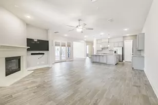 210 Liatris Ct, Conroe, TX 77304 - Photo 8