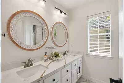 73 W Sandalbranch Circle, The Woodlands, TX 77382 - Photo 22