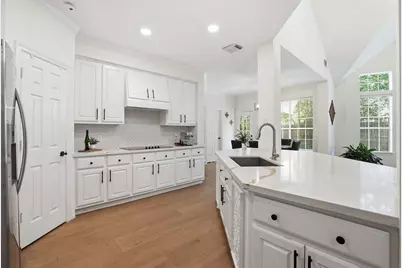 73 W Sandalbranch Circle, The Woodlands, TX 77382 - Photo 14