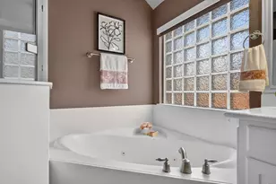 514 Oak Ridge Grove Cir, Oak Ridge North, TX 77386 - Photo 20