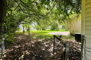 1217 4th Ave S, Texas City, TX 77590 - Photo 6