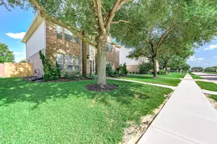 3705 Canterbury Park Dr, Pearland, TX 77584 - Photo 2