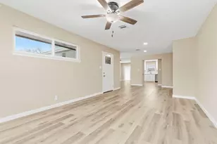 10615 Clematis Ln, Houston, TX 77035 - Photo 8