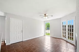 12500 Sandpiper Dr, Houston, TX 77035 - Photo 2