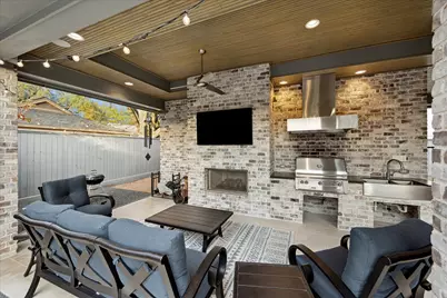 10106 Meadow Lake Lane, Houston, TX 77042 - Photo 32