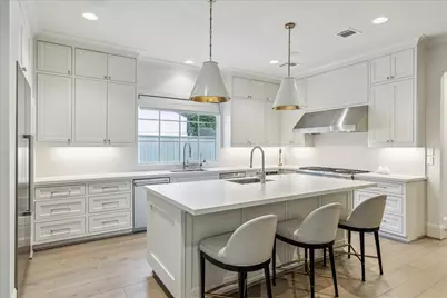 10106 Meadow Lake Lane, Houston, TX 77042 - Photo 10