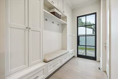 10106 Meadow Lake Lane, Houston, TX 77042 - Photo 16